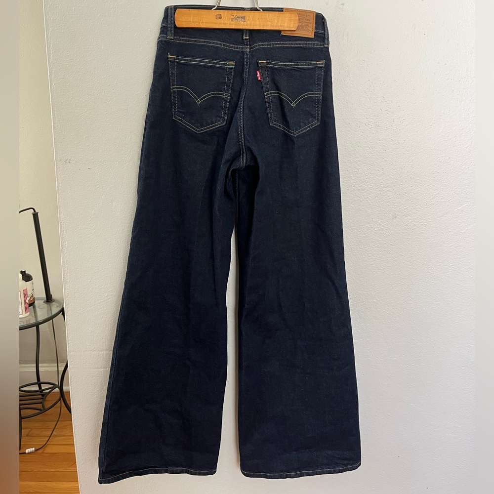 Levi’s 728 high rise wide leg 27/32